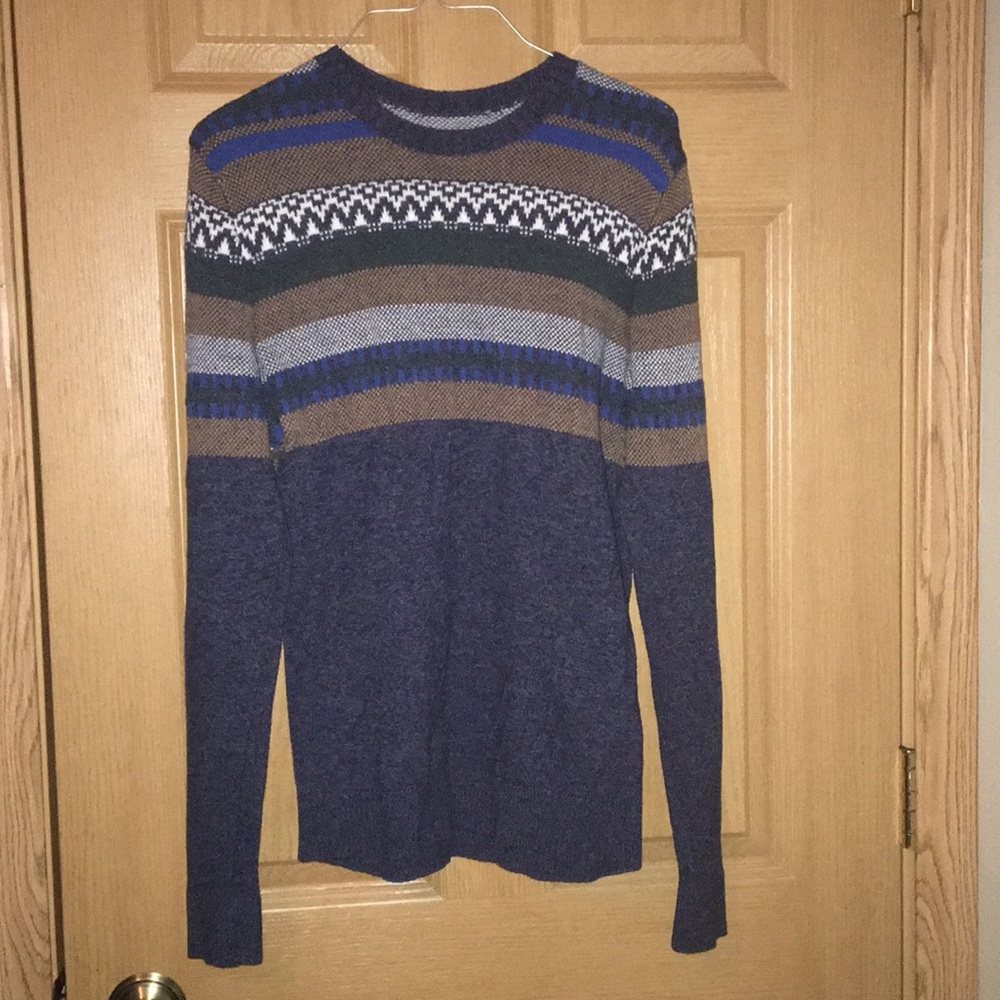 HOLLISTER PATTERN SWEATER